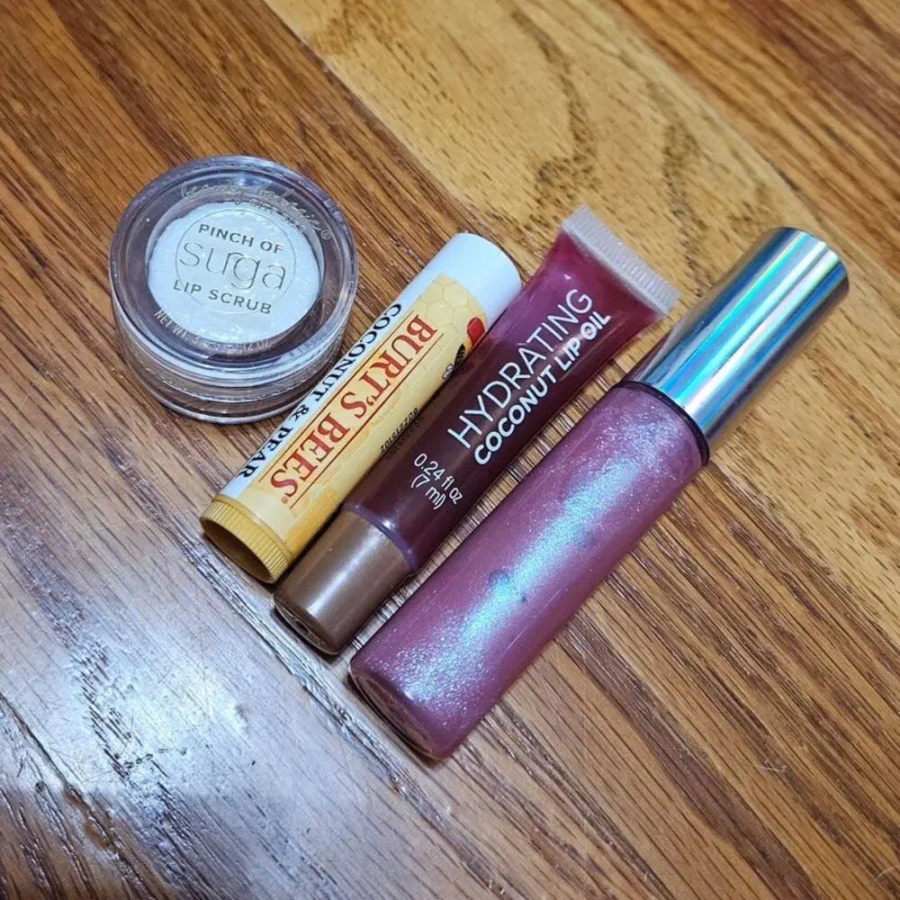 LOT Burt's Bees Coconut Pear Lip Balm Pinch of Suga Lip Scrub Coconut Lip Oil +1